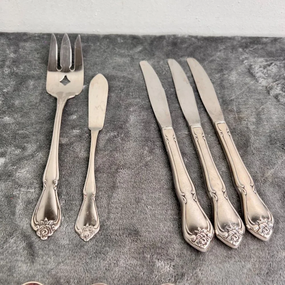 Oneida True Rose Flatware Lot 21 pc Stainless Steel Set Forks Spoons Serving